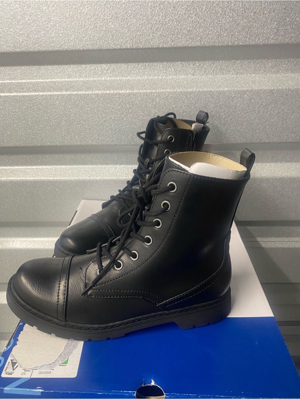 ✨✨Arizona Jean Co. Black Lace-Up Combat Boots✨✨✨